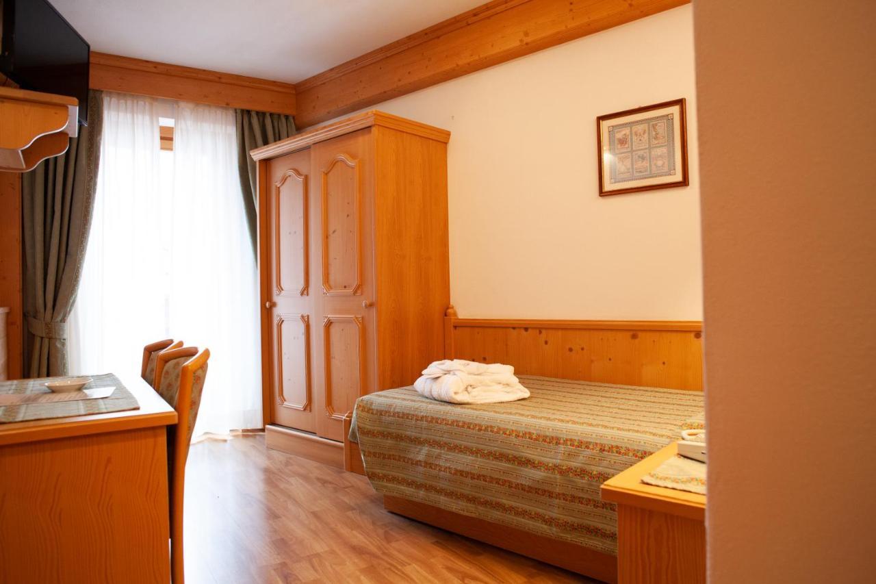 Hotel Posta Forni di Sopra Luaran gambar
